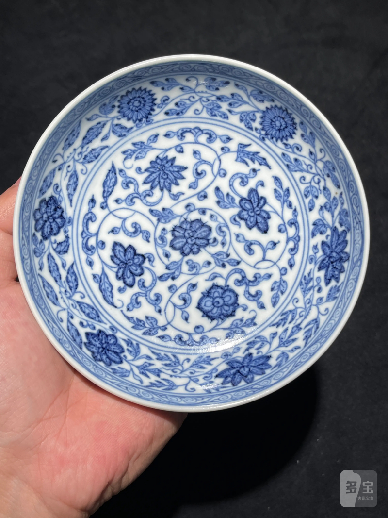 清道光 青花缠枝莲纹盘一对 - 图10